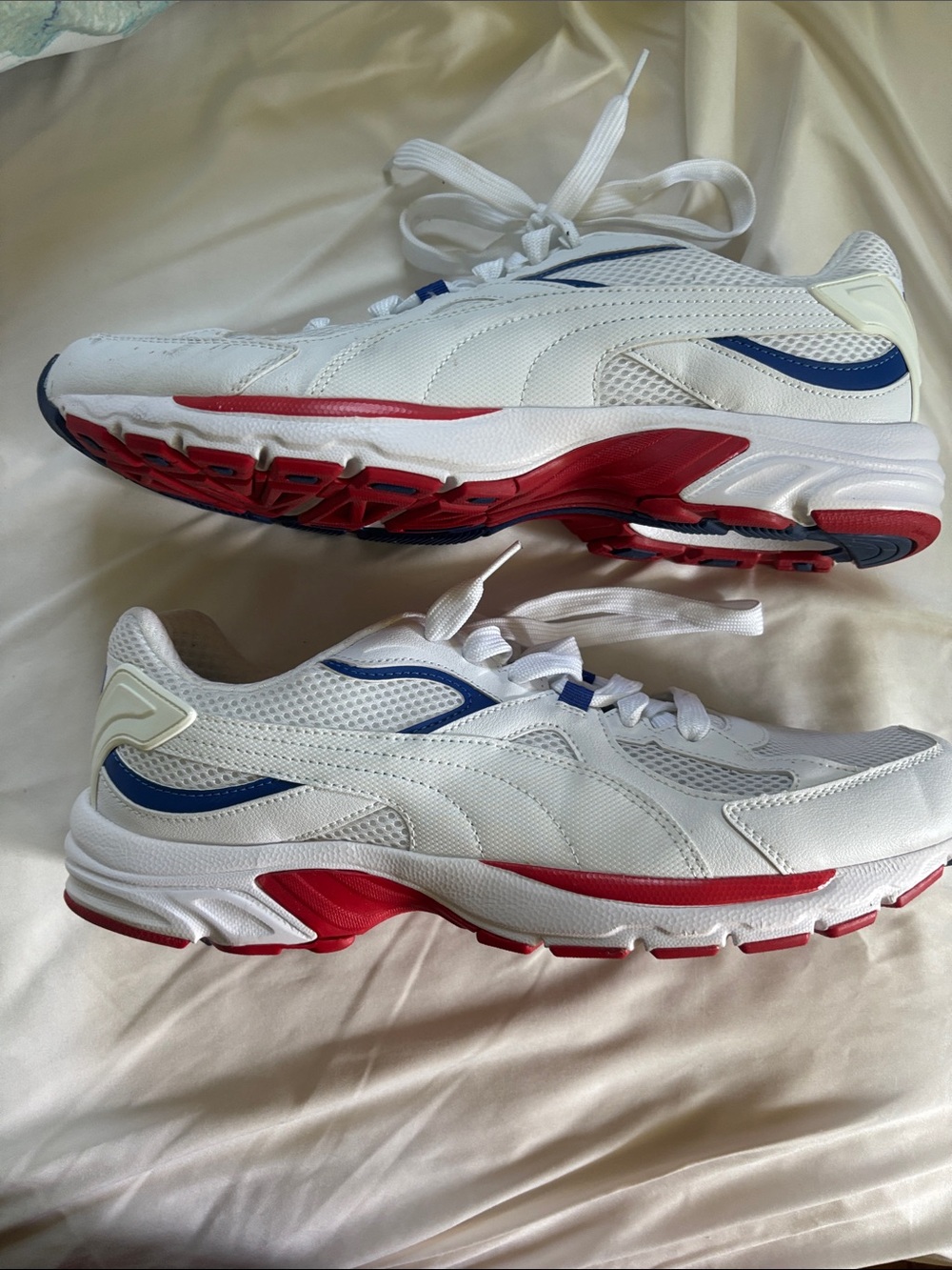 Reebok White Mesh Running Sneakers with Blue and Red Accents